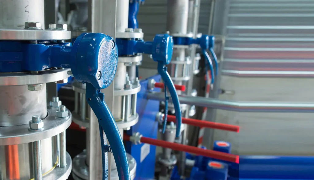 blue valve with metal pipe (1)